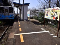 さて、ホーム上に大洲市と伊予市の市境がある、ちょっと珍しい駅でもある喜多灘駅にやって来ました