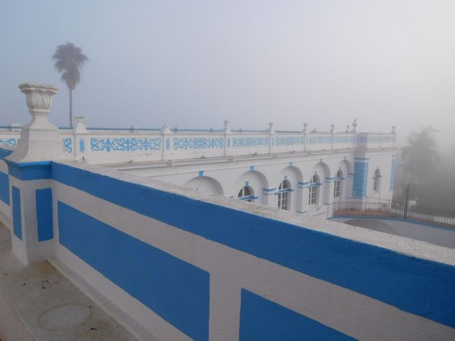 屋上にも上がってみました。<br /><br />時間もあったので、霧の晴れた後にも行っておけばよかったと、帰宅後この写真を見て思いました。