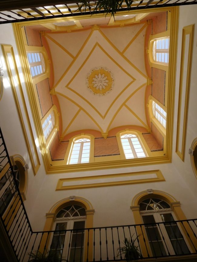 吹き抜けの天井がとても綺麗でした。