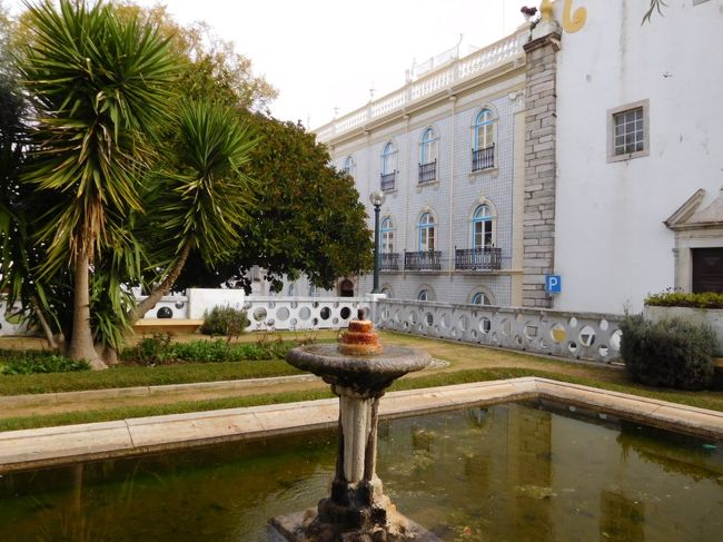 ホテル前の公園から。