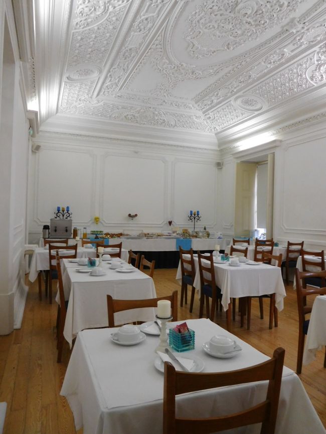 朝食は７時半からでした。<br /><br />さすがにポサーダのようには行きませんが、入った瞬間、なかなか豪華な雰囲気に感激。<br />