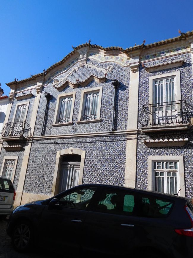 壁全部がアズレージョで飾られていて、綺麗でした。