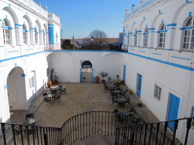 テラスからの眺め。<br /><br />これはチェックアウト前に撮ったもので、霧は晴れています。