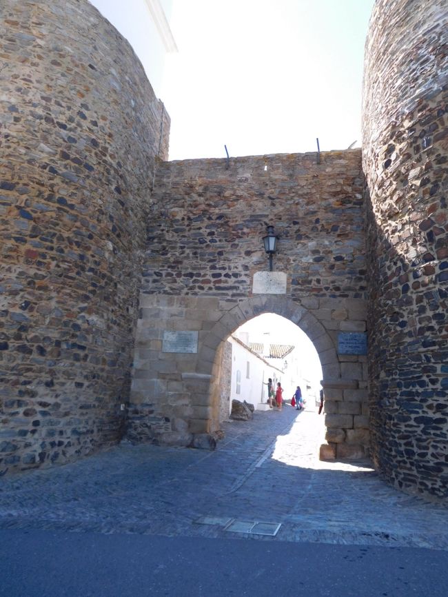 いよいよモンサラーシュ村へ入ります。