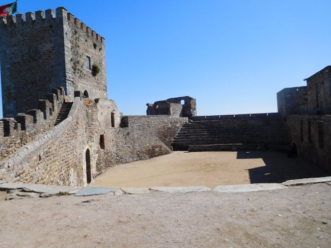 モンサラーシュ城<br /><br />入場料は取られませんでした。