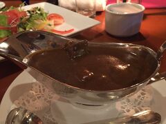 ラ・ティーダは　入口にビュッフェの案内がでていますが、アラカルトメニューもあります。

カレー好きなので、毎回オーダーしちゃいます。