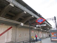 ホテルからグラン・ビア駅まで歩き
地下鉄１号線でポルタスゴ駅まで来ました。
スタジアムは駅の真ん前にあります。

正直な所、２部リーグの試合だし、
チケットを事前準備もしていなかったので
観戦しなくてもいいかなと思っていました。

けども、今回は、サッカー観戦がメイン。
チケットが取れなくても、行ってみようと
決心をしてスタジアムまで来ました。

