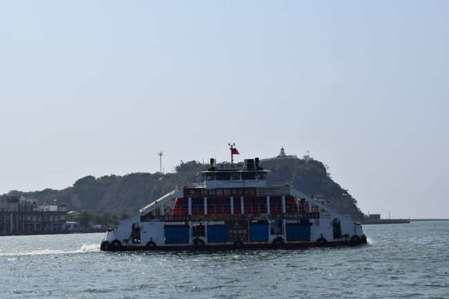 フェリーの乗船時間は5分くらい。<br />写真は、復路に乗船する、旗津から高雄方面へのフェリーです。