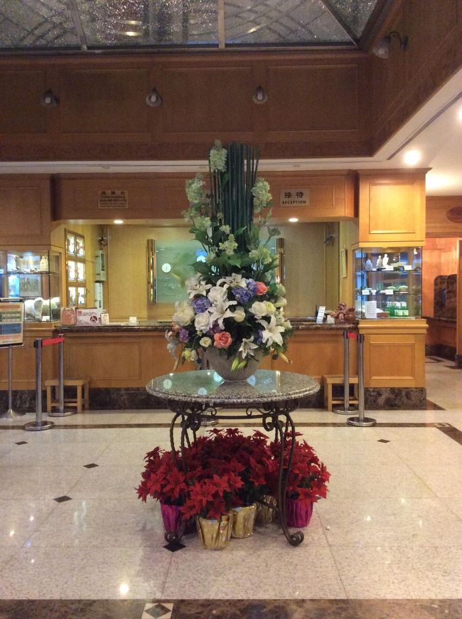 ホテルのロビーです。<br /><br />朝5時すぎに自転車をかりたり、タクシーを呼んでもらったり、なにかと<br />お世話になりました。