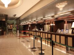 どうしようかと考えていまして、野宿して始発で難波でも良かったのですが、事前に調べていて、ホテル日航関西空港でミッドナイトプラン(素泊まり5,000円)ってのを見かけていましたので、ダメ元で行ってみた。
シングルで空室があり、翌朝9時までの利用で5,000円(税込み)で宿泊することが出来ました。これは良いですね。