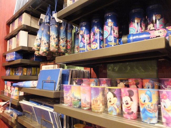 お土産は思ったよりも豊富でした。<br />アメリカよりも日本よりかな？