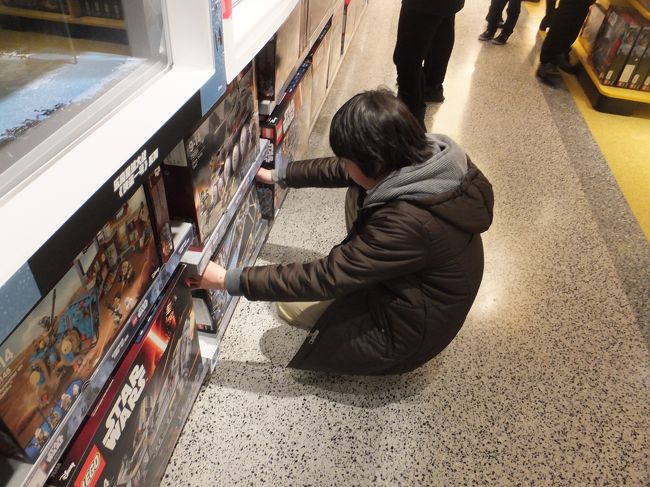 お土産（もちろん自分の）探しに必死です！