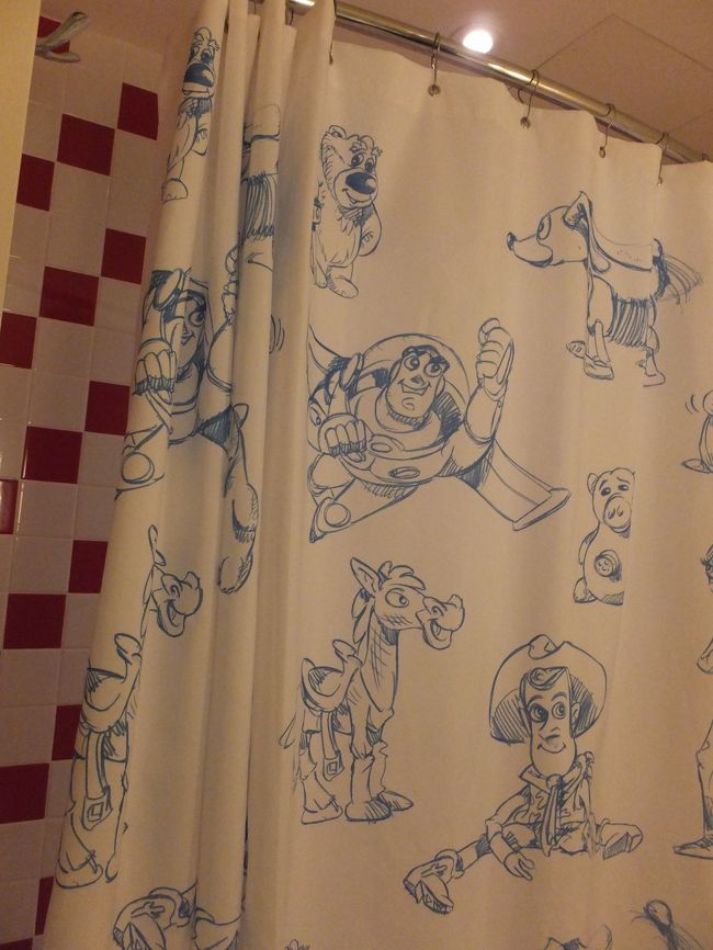 シャワーカーテンも