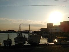 城ケ島を散策した後はまた三崎港へ戻りました。
目的はお買いもの！
