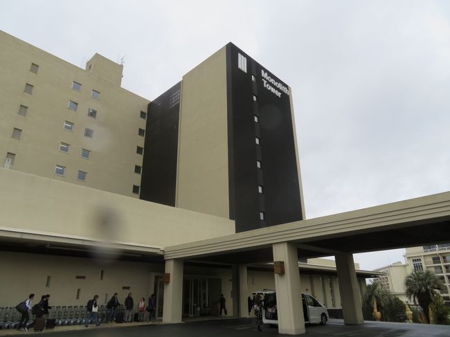 モノリスタワー外観。宿泊は、4件ある施設の中から、特に評判が良さそうで、もっとも最近（2012年）オープンしたというモノリスタワーを選択。<br />