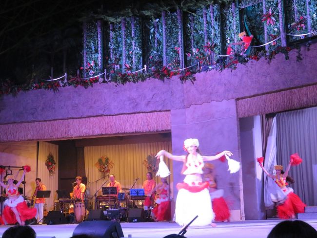 ショーは期待通りで見ごたえありました。さすがプロフェッショナルです。途中の体験コーナーではステージに上がったりなどもあり、とても楽しめた約1時間でした。数日前にDVDを借りて来て映画フラガールを再度見直し、予習してきていたのも良かったです。可能なら皆さまもそうされることをおすすめします。<br /><br />ショーを見終わった後は、モノリスタワーの1階にある温泉へ。宿泊者しか利用できませんが、広くてきれいで人が少なくて最高です。置いてあるシャンプー類や備品も他の温泉施設のものよりもワンランク上な感じ。（これが先ほどのコメントにつながります。）