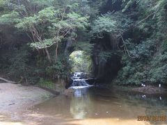 写真が（絶景２）「③濃溝の滝」です。
SNSにてその美しさがごく最近、話題となったばかりで、普通の地図には表示されていません。