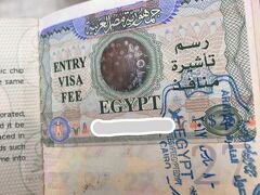 ビザ
25ドルだと思うんだが、旅行会社に35ドルぼられる・・・
理由は時間短縮のためだが、カイロ空港でかなりの時間いたんだが・・・
普通に手数料ですって言えばいいのに

両替は50ドルからでないとダメと言われ、小額紙幣でくれというのも無視された