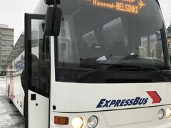 ヘルシンキ行きのバスに乗り込みます。