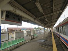 8:00　竜ヶ崎駅に着きました。（佐貫駅から7分）

■駅名と地名の漢字表記が違う「りゅうがさき」
・駅名は「竜ヶ崎駅」
・地名は「龍ケ崎市」

「竜と龍」「ヶとケ」の違いがあります。