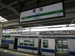 10:18　勝田駅に着きました。（佐貫駅から1時間27分、横浜駅から4時間25分）

一つ手前の水戸駅で殆どの乗客がいわき行に乗換えたので、この列車で降りる乗客は数えられるほどでした。

勝田駅より1kmほど（仙台寄り）には車両センターがあり、多くの特急列車や普通列車が勝田駅を始発・終着としています。