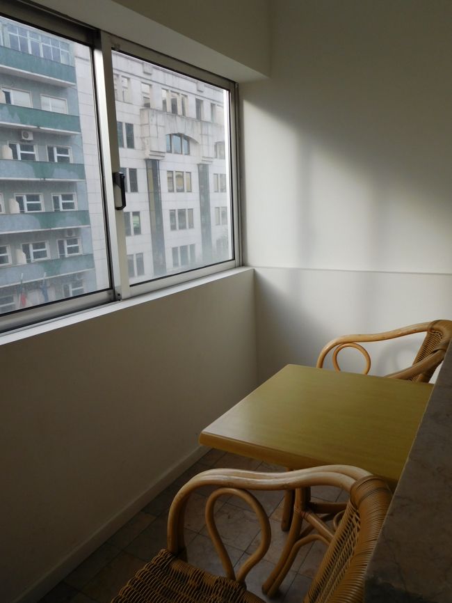 部屋のバルコニー。<br /><br />バルコニー付ということで期待していましたが、えっ、これがバルコニーという感じで、なんだかがっかりでした。