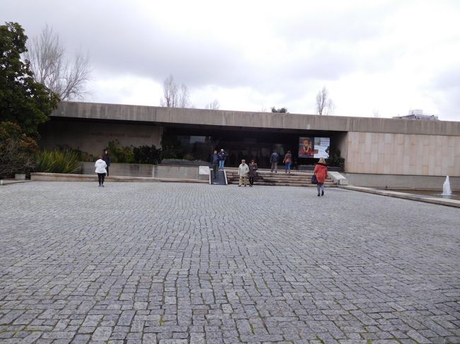 入館は諦めて、公園を少し見ました。