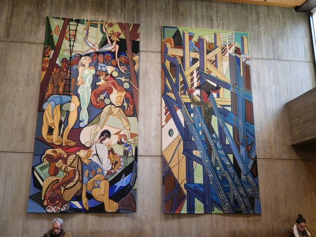 上の建物内でやっている企画展は１４時から無料だったようです。<br />でもすでに見る気が失せていたので、入り口を入っただけで出ました。