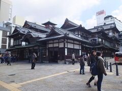 道後温泉本館。でかいー！