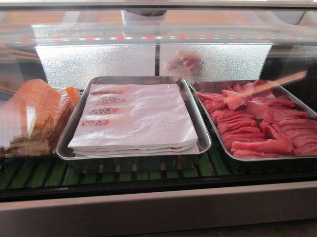 成田のファーストクラスラウンジは初めて。<br /><br />楽しみにしていたお寿司