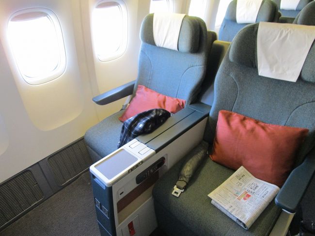 シートはちょっとガッカリ。<br /><br />座席表で知ってはいたけど…<br /><br />