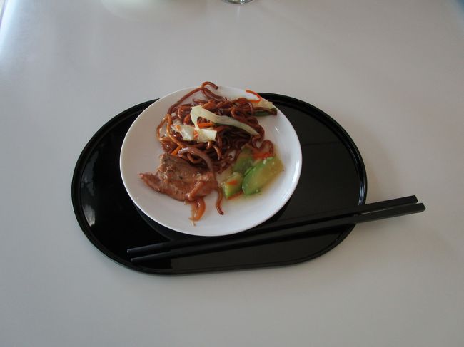 次の便も機内食が出るんだけど、やっぱりちょっと食べちゃいます