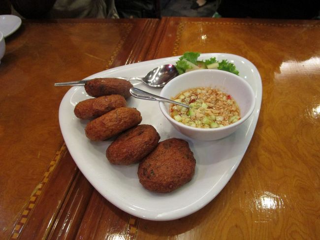 しかし、終了した時点で21時半過ぎ。<br />明日は友人たちは早朝からツアーに行くので、ヘルスランドの近くにあった中華？のお店で夕食。