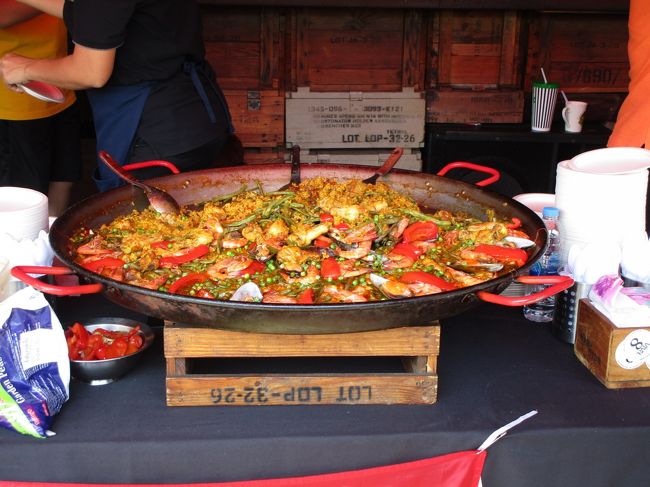 他の方のブログで見たパエリア<br /><br />美味しそうなんだけど、お腹がいっぱいで食べられない<br /><br />それぞれ欲しいものをゲットして、暑くなってきたので早々に退散