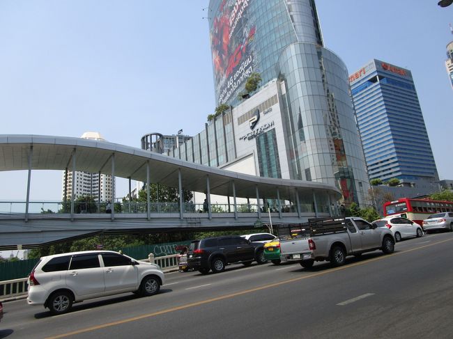 以前はお店がたくさんあって歩きにくかったのに