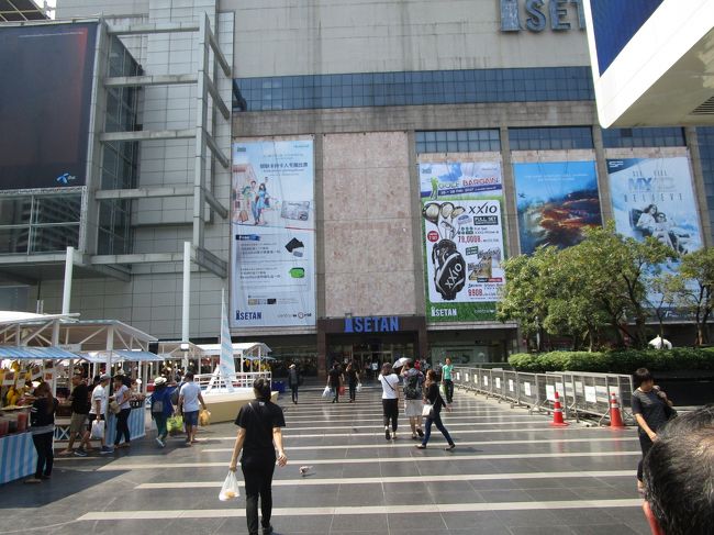 伊勢丹もチラッと覗いて、ビックCで買い物<br /><br />この後一度ホテルに戻って、荷物を置いてシャワーを浴びてから、もう1度お出かけ