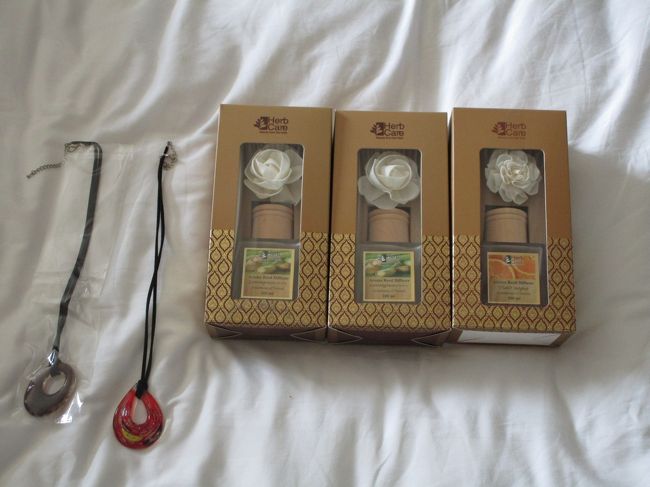 ウィークエンドマーケットで買ったアロマとペンダント