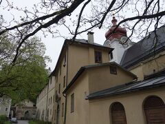 サウンド・オブ・ミュージックで主人公のマリアが修道女として生活していた場所。
ノンベルク修道院 - Nonnberg Convent