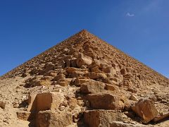 その向かい側にある、“ 赤のピラミッド ”

これもスネフェル王（クフ王のお父さん）のピラミッド