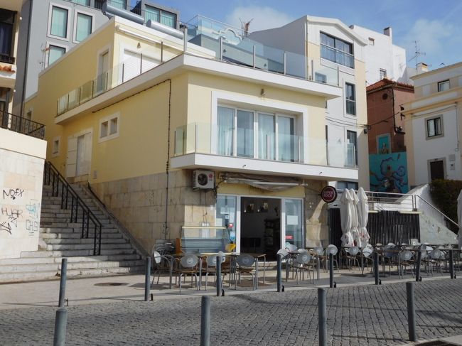 コーヒーを飲んだ海辺のカフェ