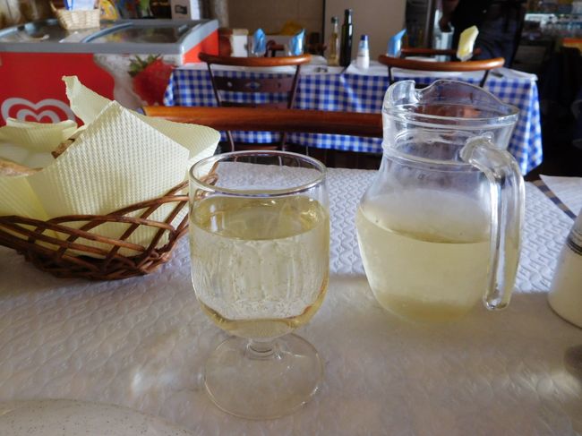 ヴィーニョ・ヴェルデ<br /><br />これは結構おいしかったです。