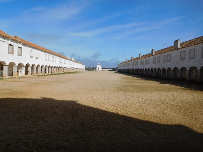 教会側からの眺め