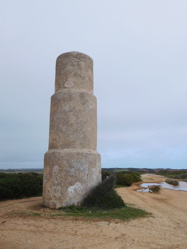 灯台から少し離れたところにあった、なにか分からない塔？
