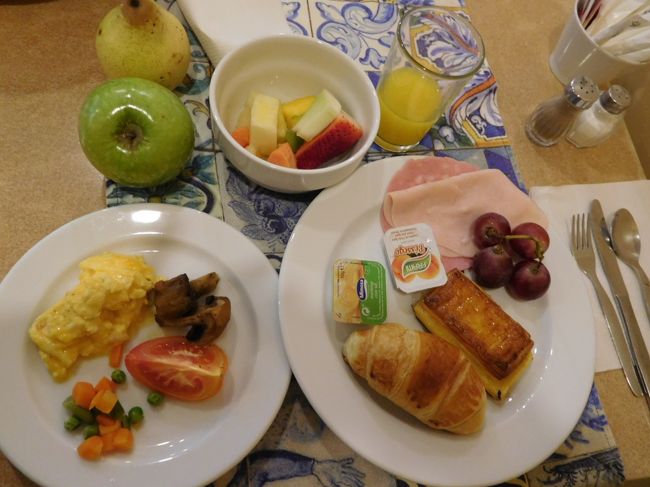 朝食<br /><br />昨日美味しかったパンをまた食べようとしましたが、今日はありませんでした。