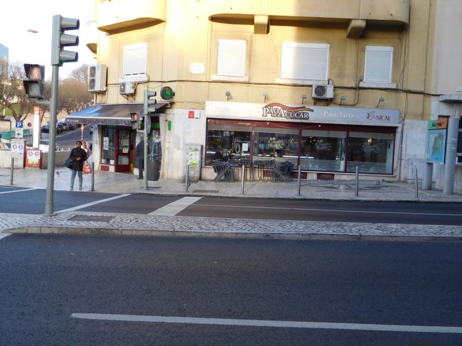 ホテルに戻る前に２度休憩した、ホテル前のカフェ。