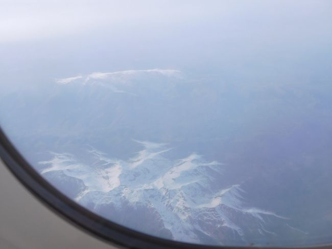 スペイン上空<br /><br />雪をかぶった山が見えました。