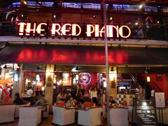 「レッドピアノ」にきました。
アンナジェリーナ・ジョリー（アンジー）が映画撮影の時に通っていた店です。