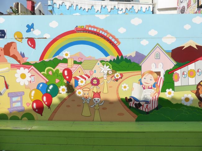 このようにパネルがあったり、壁がペイントされたりしています。<br /><br />このキャラは何かわからず。