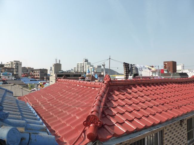 屋上の洗濯物。普通の日常もあるようです。