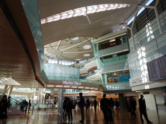 羽田空港にやって来ました。